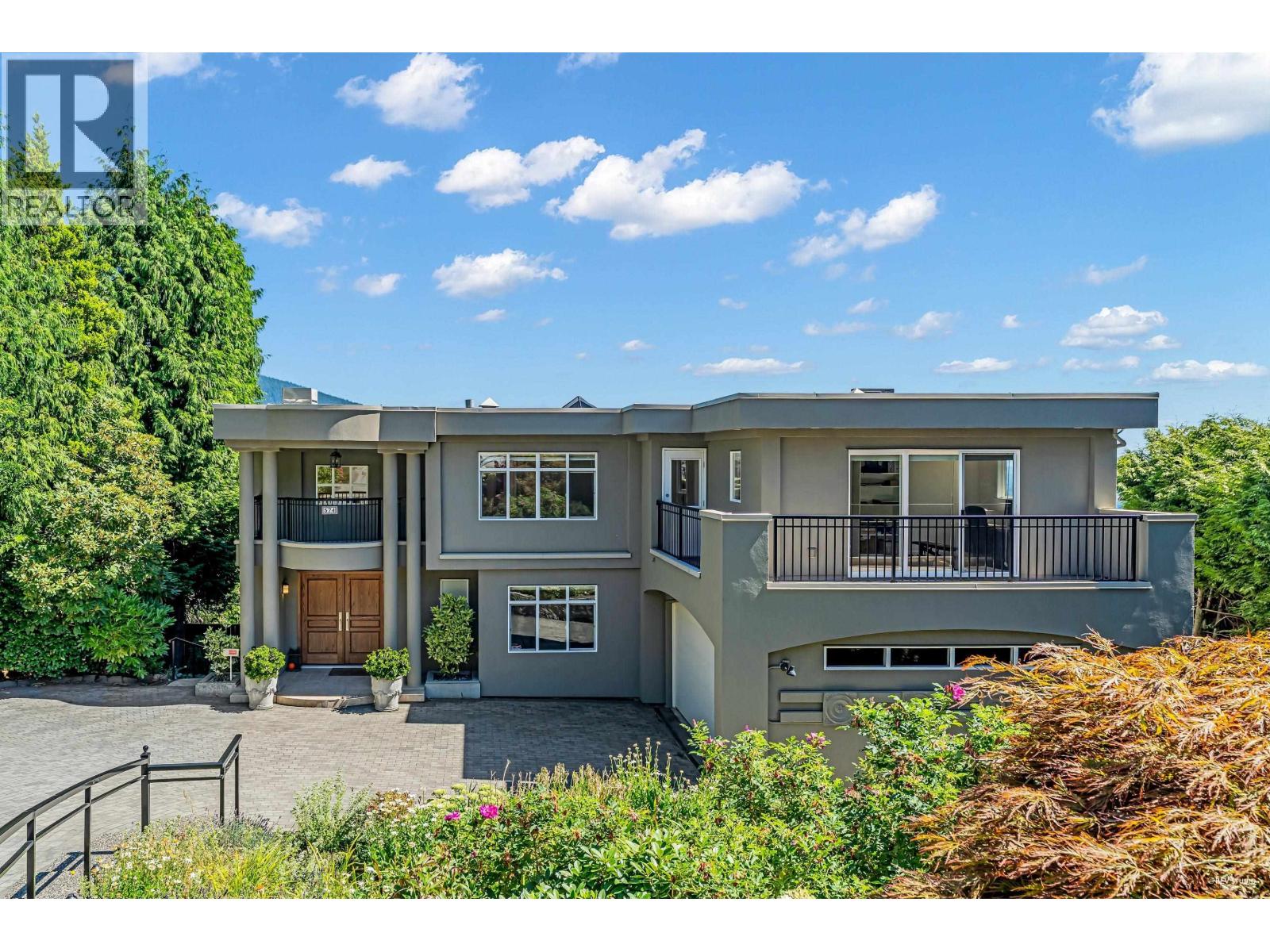 574 ST. ANDREWS PLACE