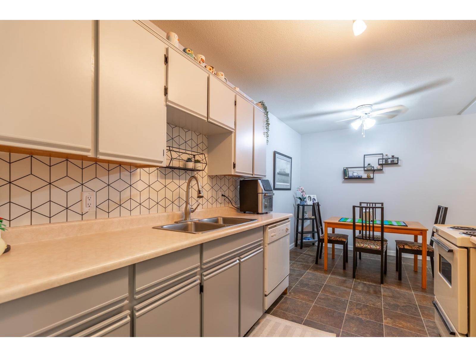 302 2567 Victoria Street Property Photo 16