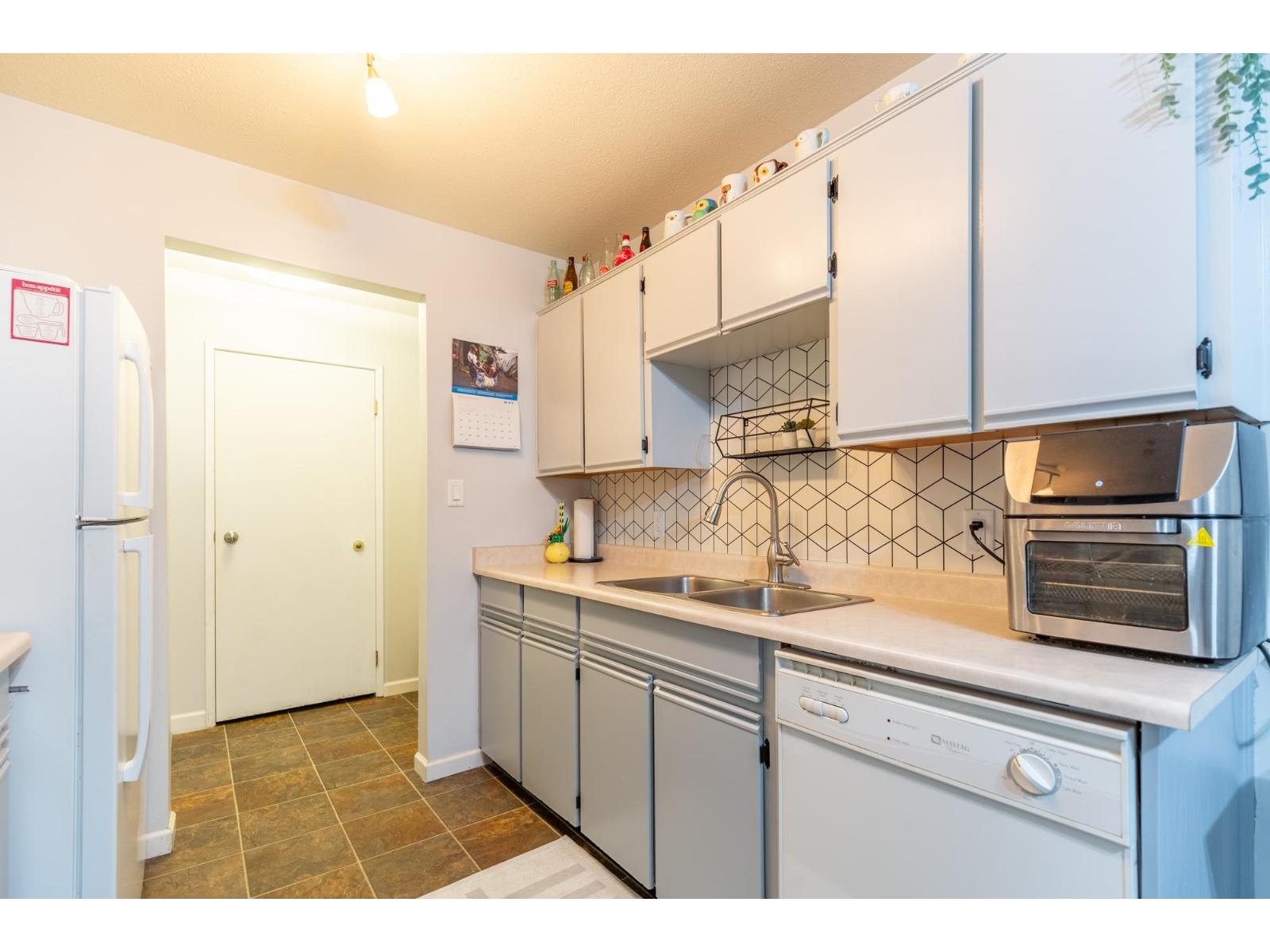 302 2567 Victoria Street Property Photo 18