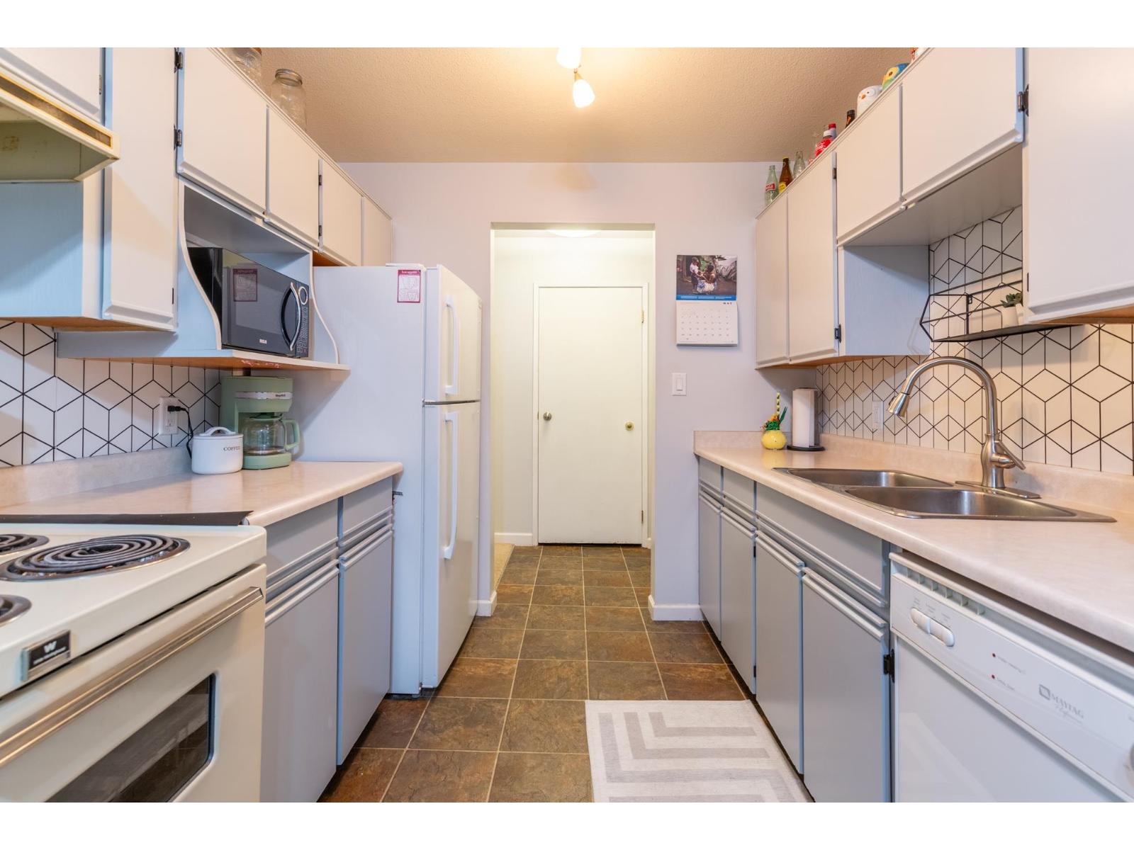 302 2567 Victoria Street Property Photo 20