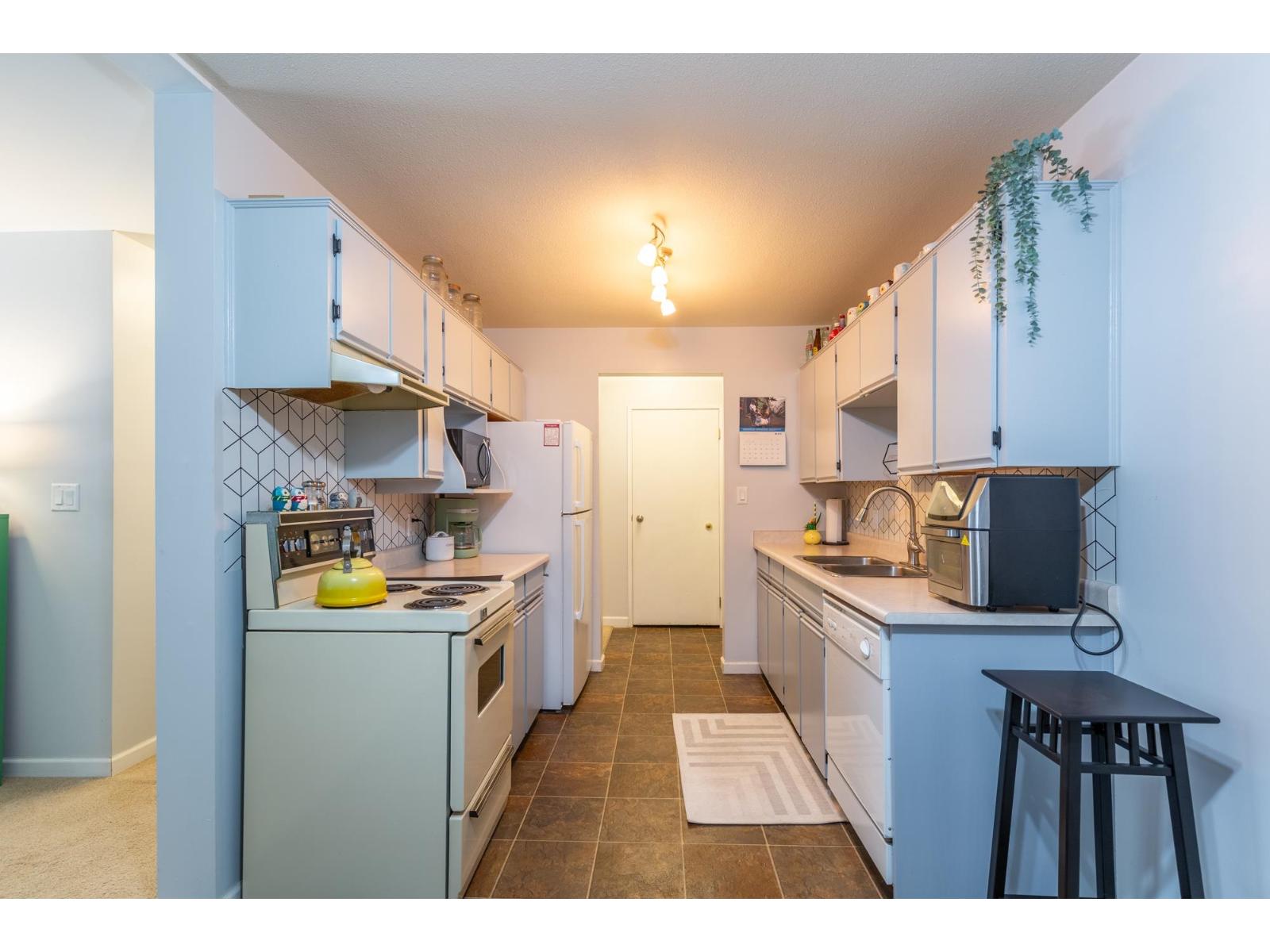 302 2567 Victoria Street Property Photo 21