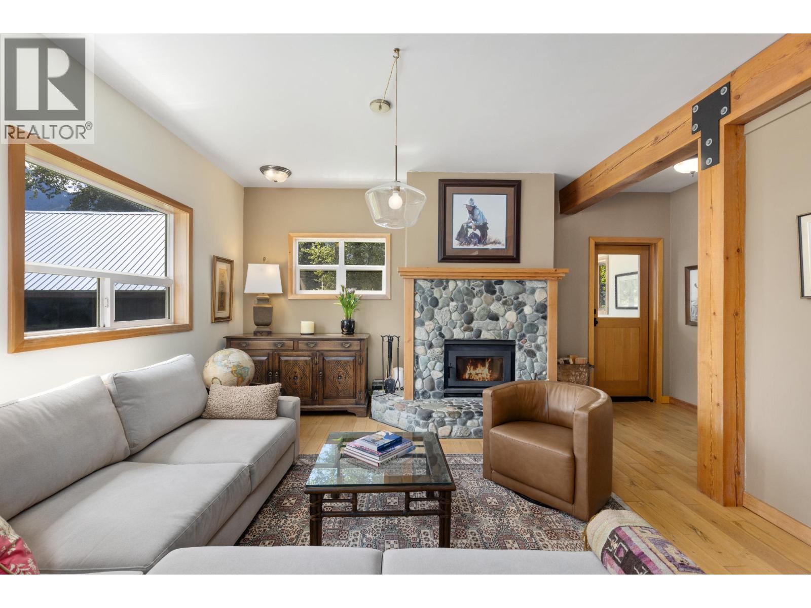 8950 Pemberton Meadows Road Property Photo 8