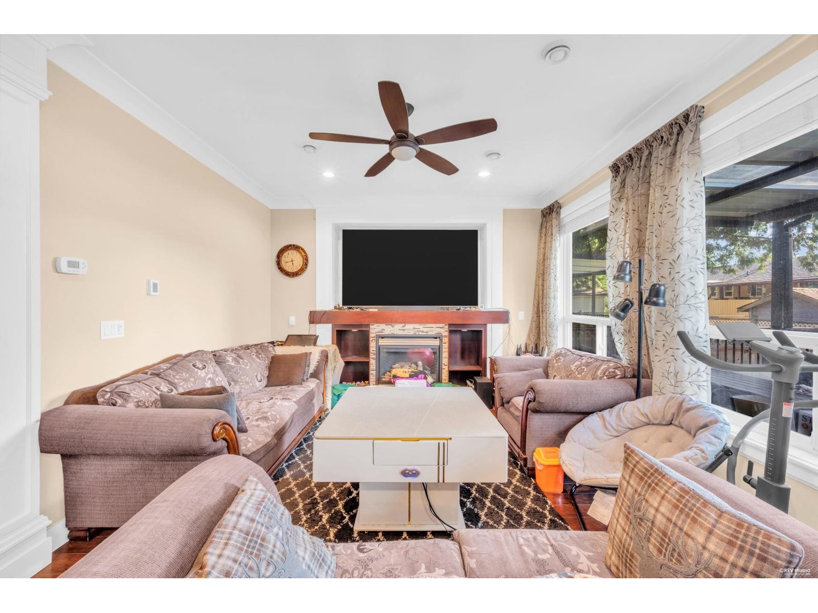 7423 115 Street Property Photo 3