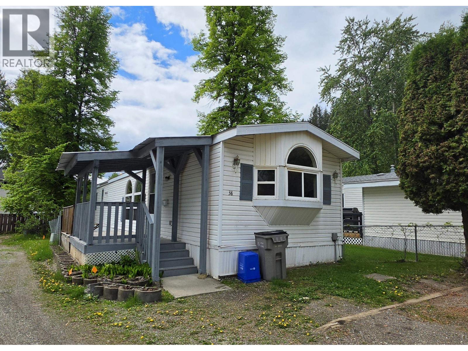 38 654 North Fraser Drive Property Photo 1