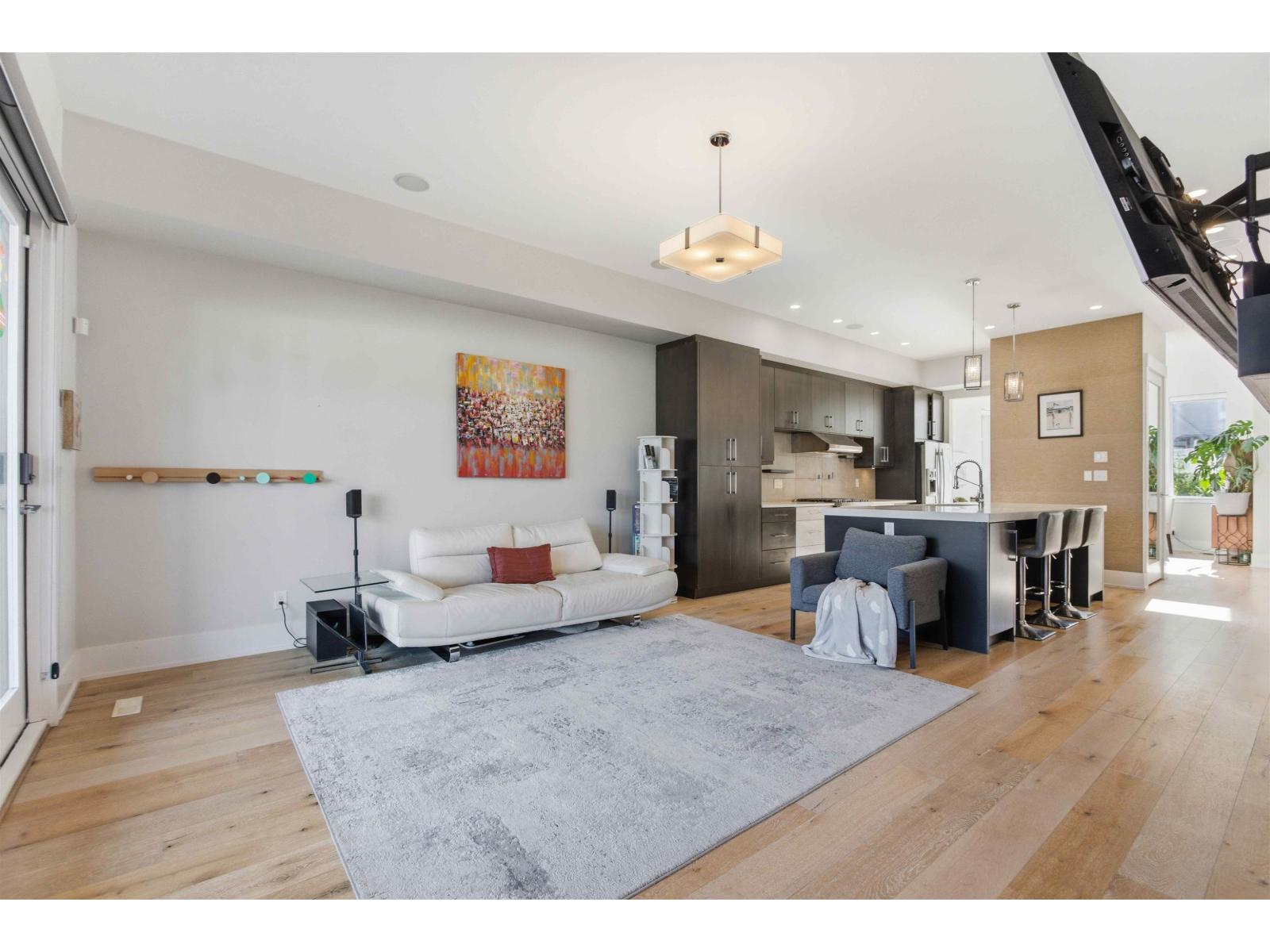 15871 28 Avenue Property Photo 1