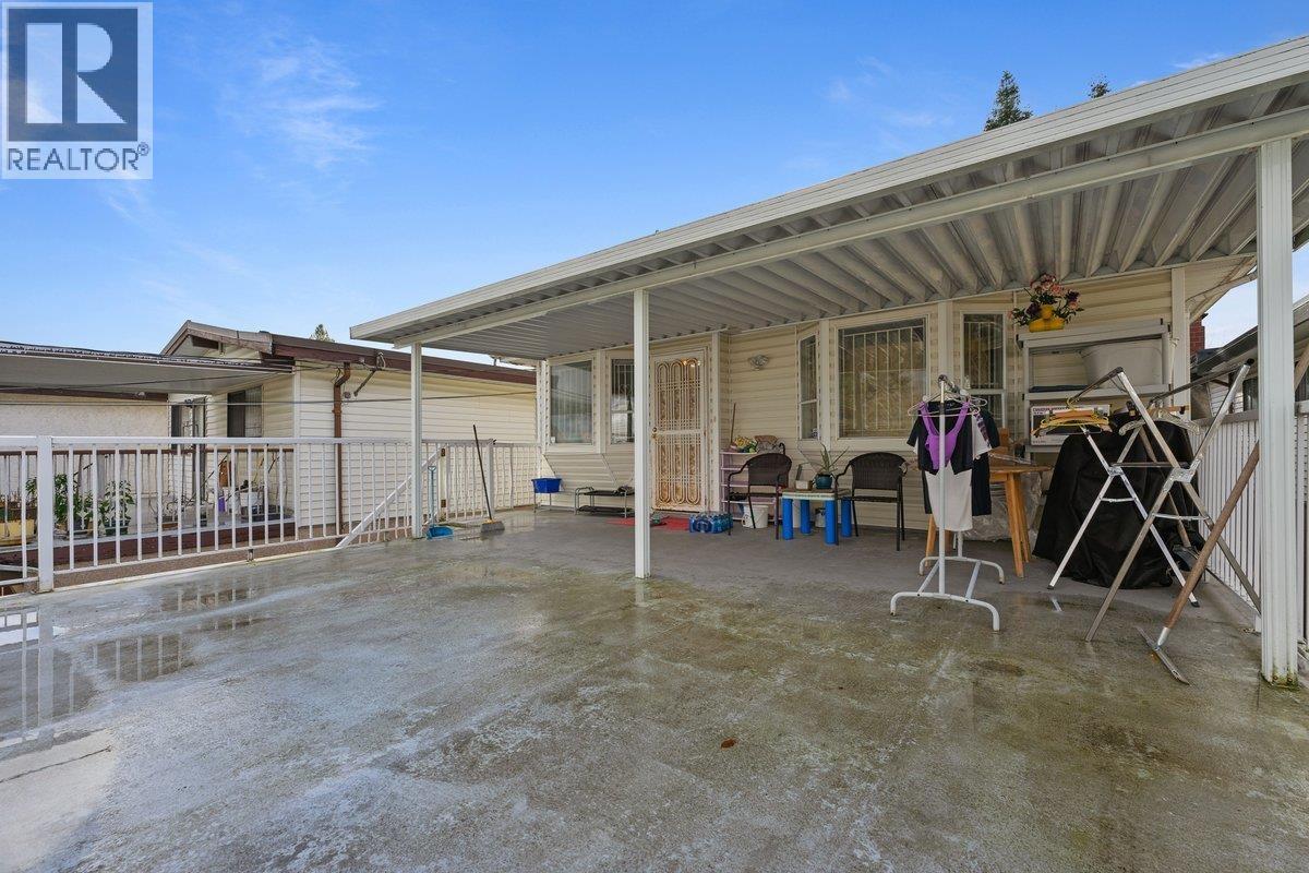 2663 E 41st Avenue Property Photo 17