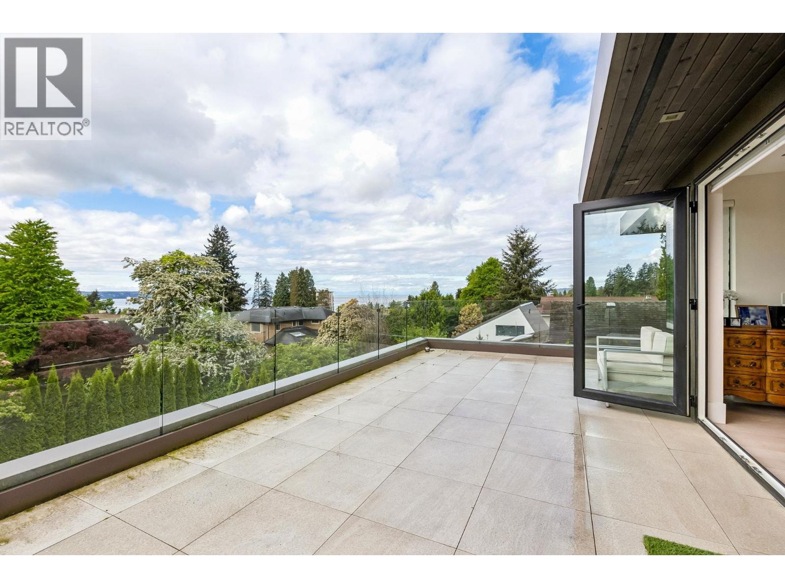 2256 Jefferson Avenue Property Photo 12