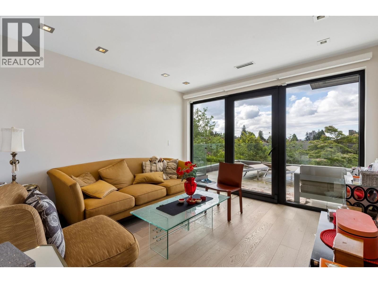 2256 Jefferson Avenue Property Photo 18