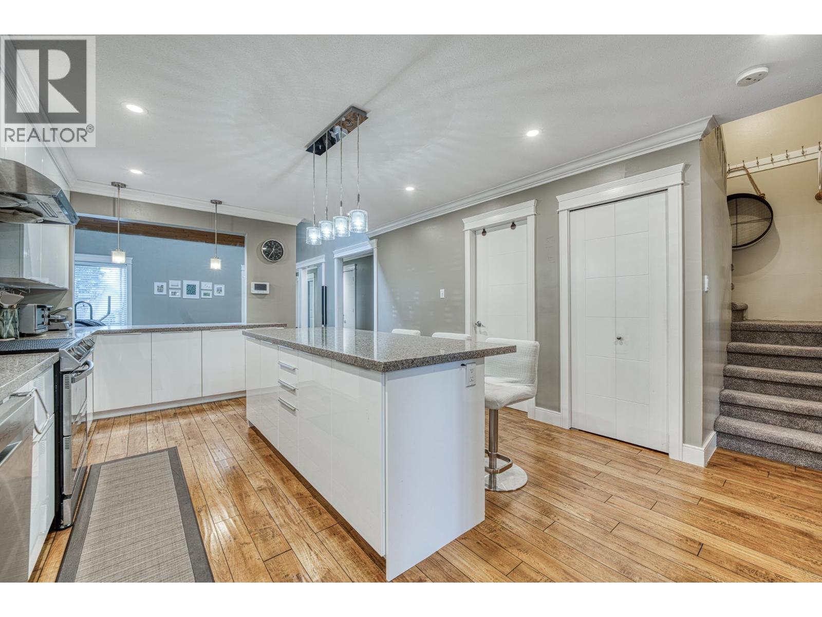 10690 Hollybank Drive Property Photo 10