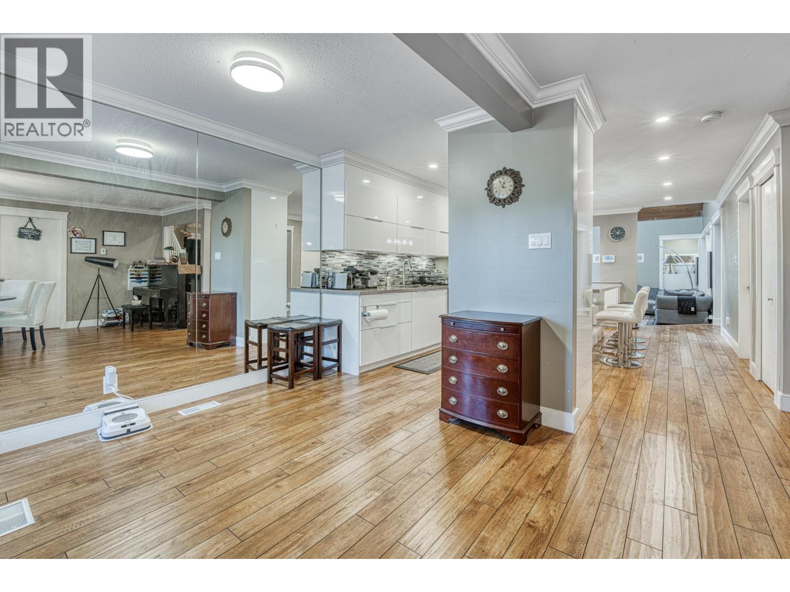 10690 Hollybank Drive Property Photo 12