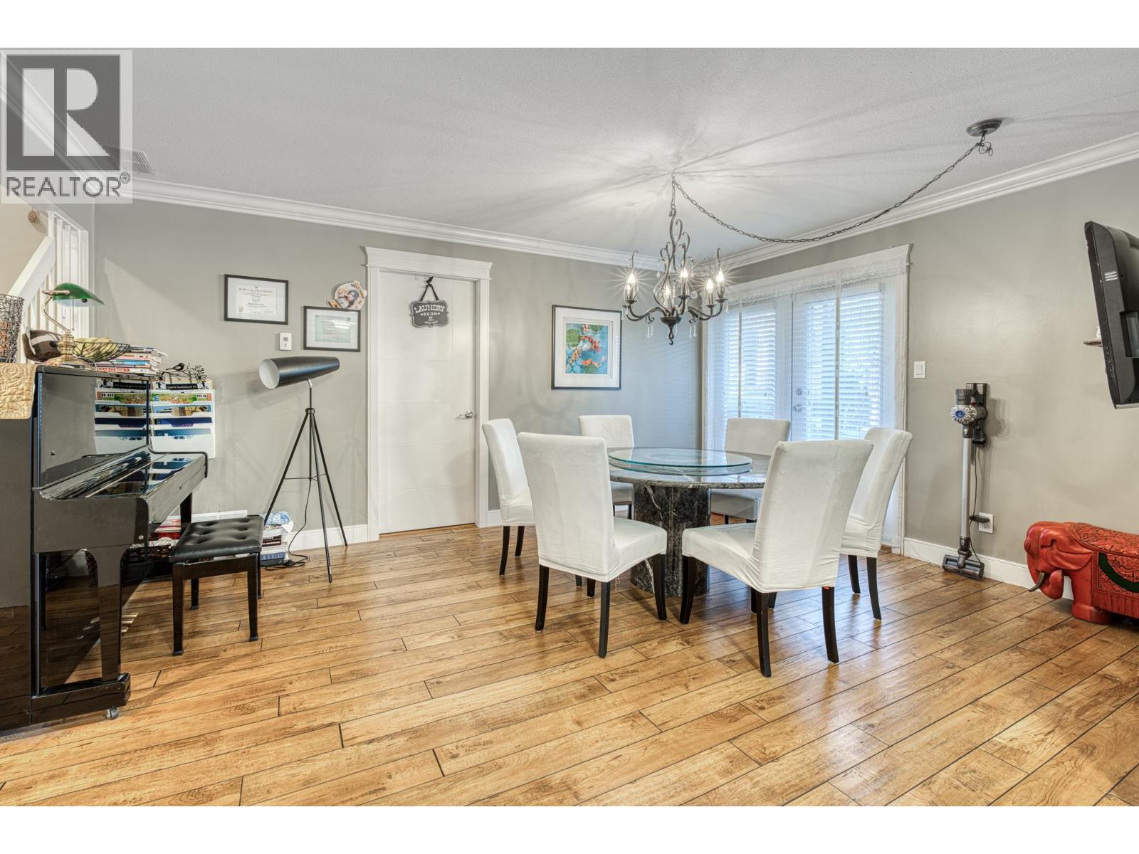 10690 Hollybank Drive Property Photo 14