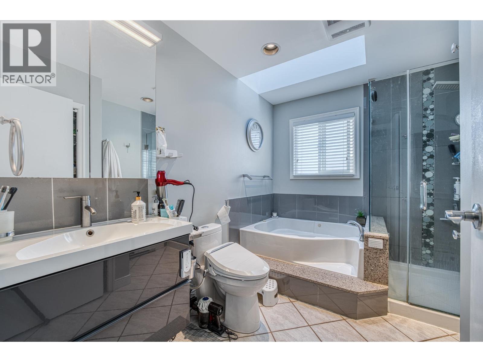 10690 Hollybank Drive Property Photo 17