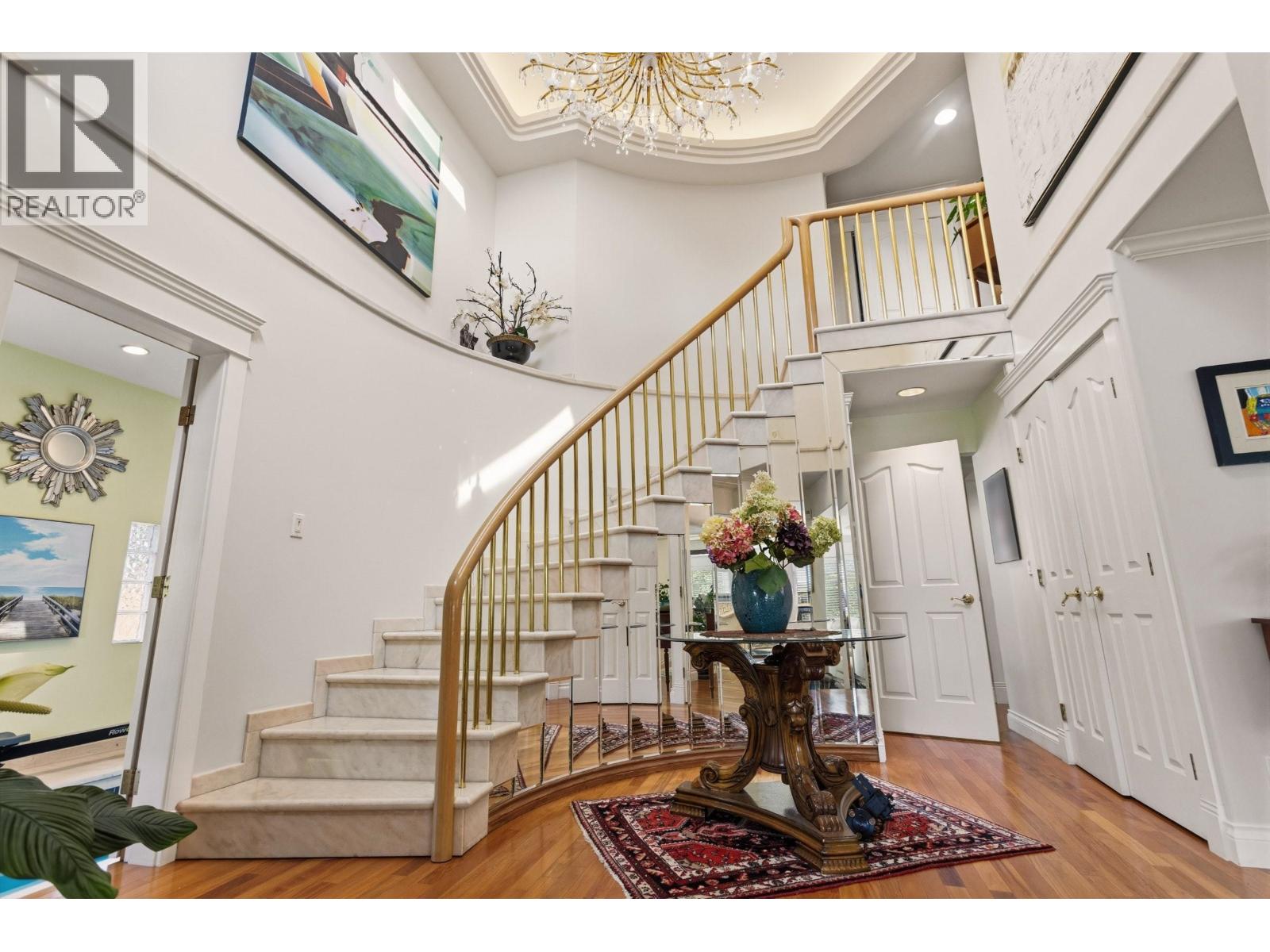 2541 Marine Drive Property Photo 1