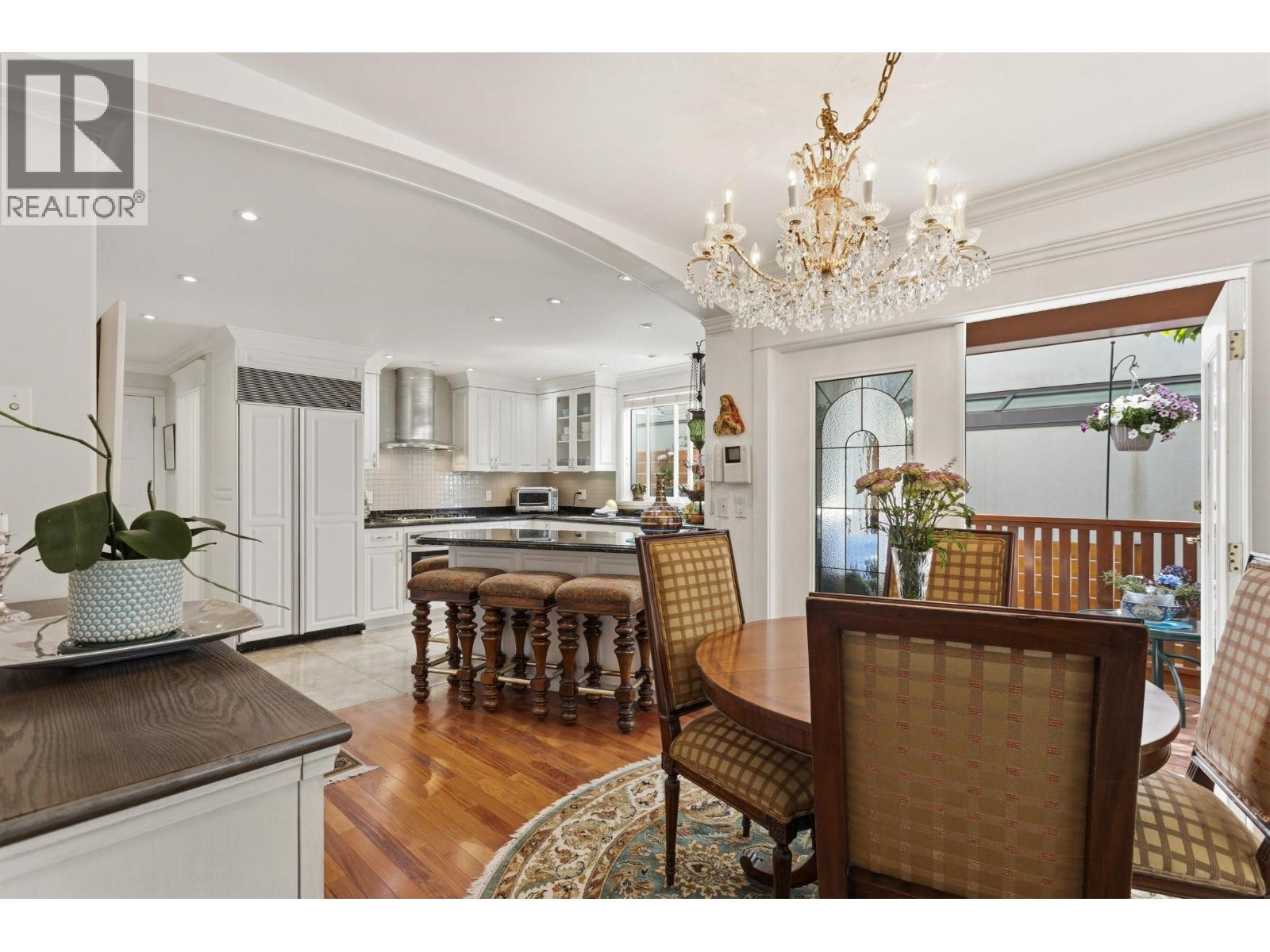 2541 Marine Drive Property Photo 8