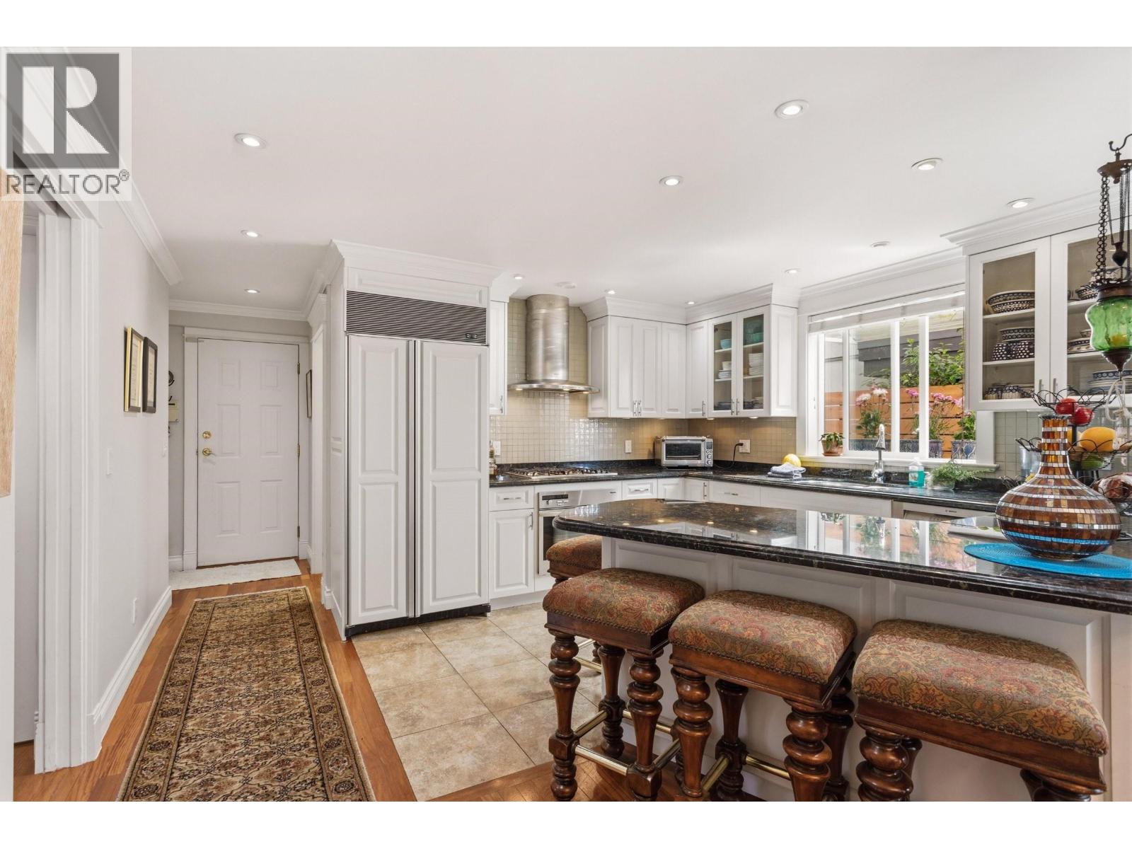 2541 Marine Drive Property Photo 9