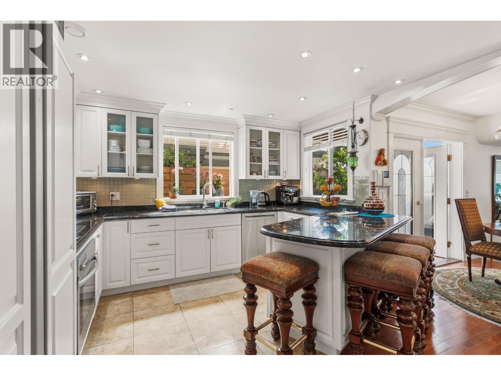 2541 Marine Drive Property Photo 10