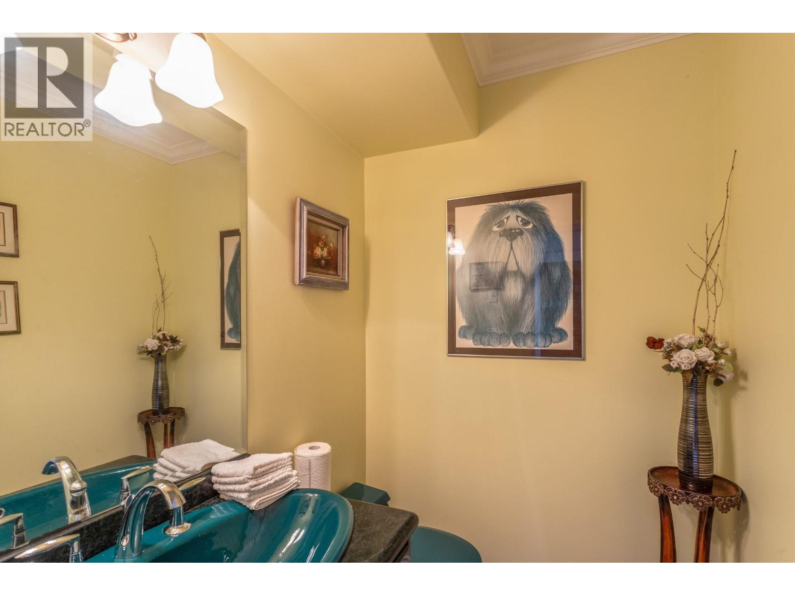 2541 Marine Drive Property Photo 12
