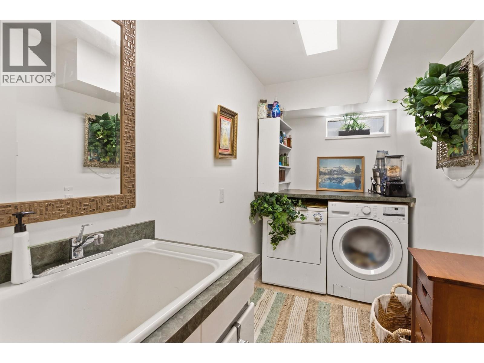 2541 Marine Drive Property Photo 13