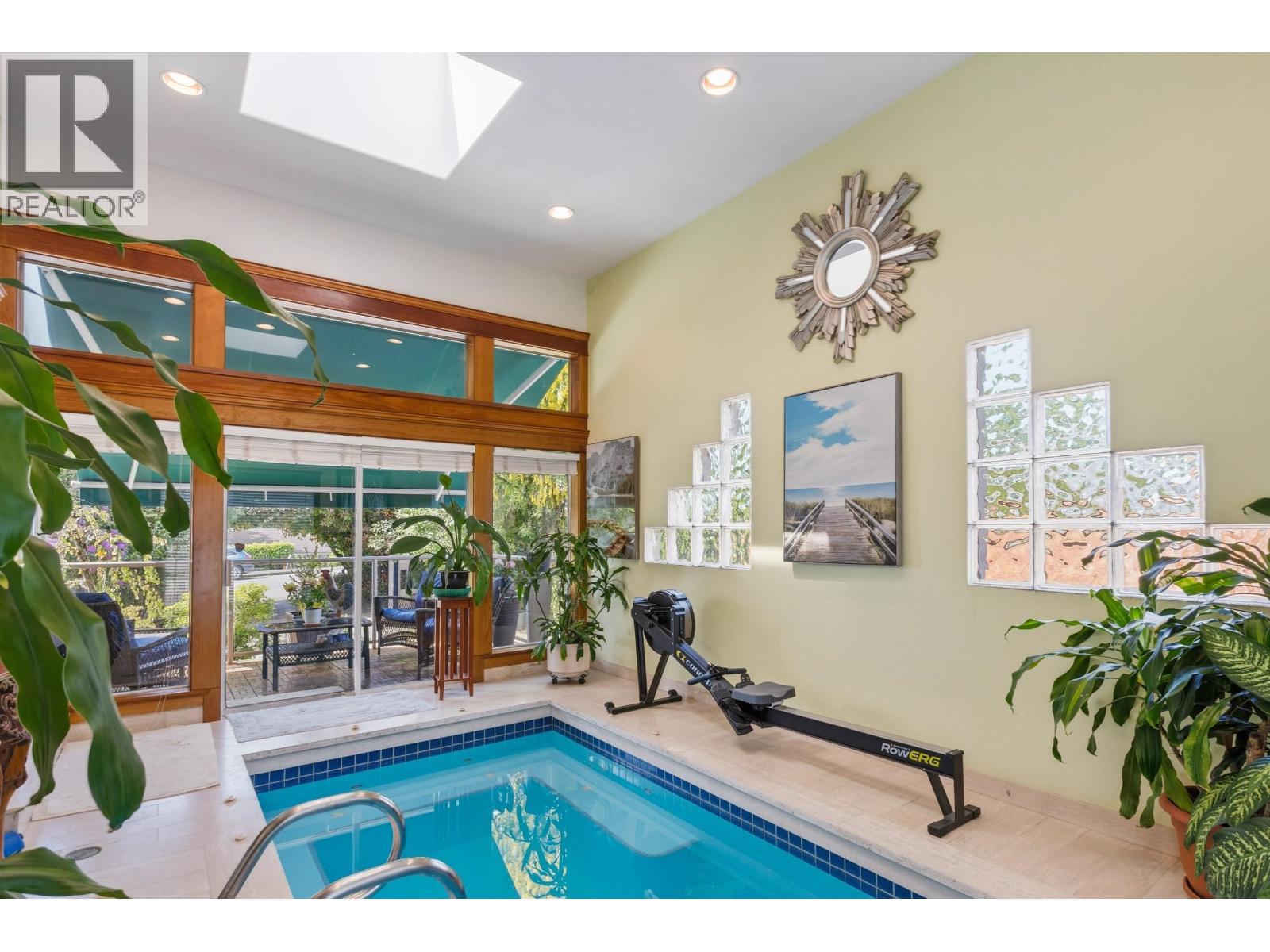 2541 Marine Drive Property Photo 16