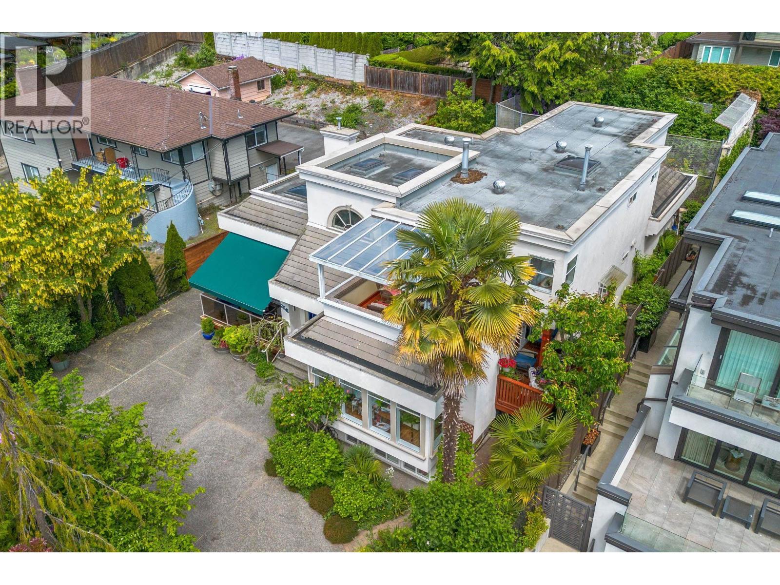 2541 Marine Drive Property Photo 17