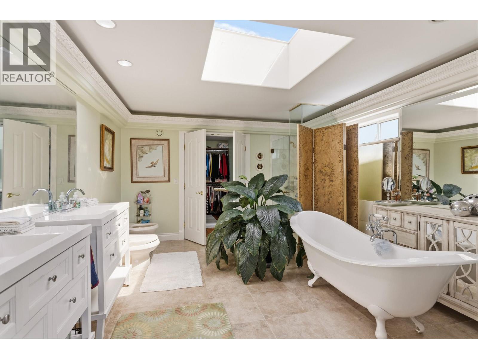 2541 Marine Drive Property Photo 24