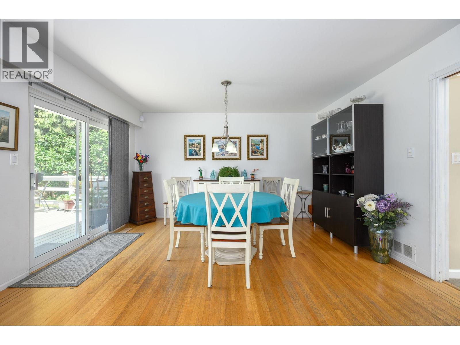 957 56a Street Property Photo 6
