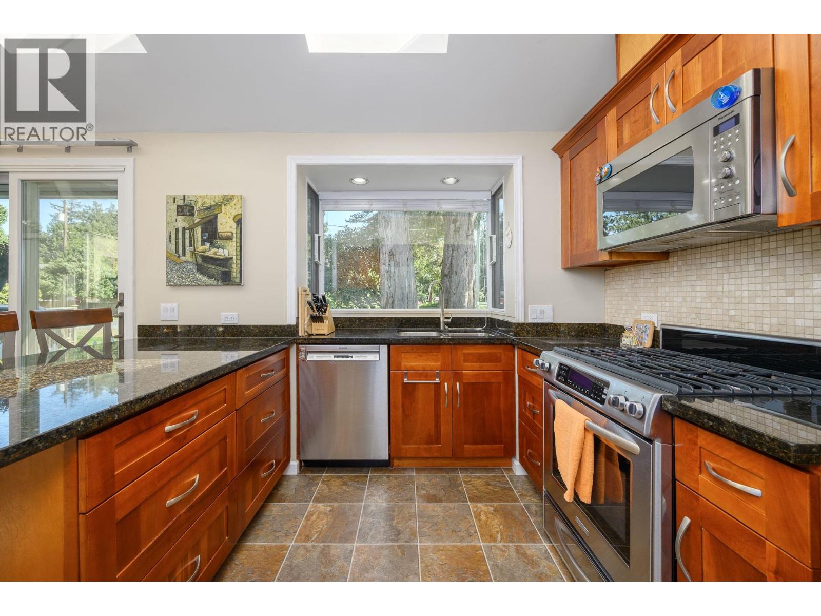 957 56a Street Property Photo 9