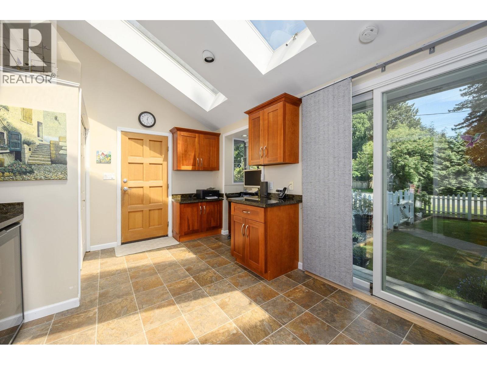 957 56a Street Property Photo 12