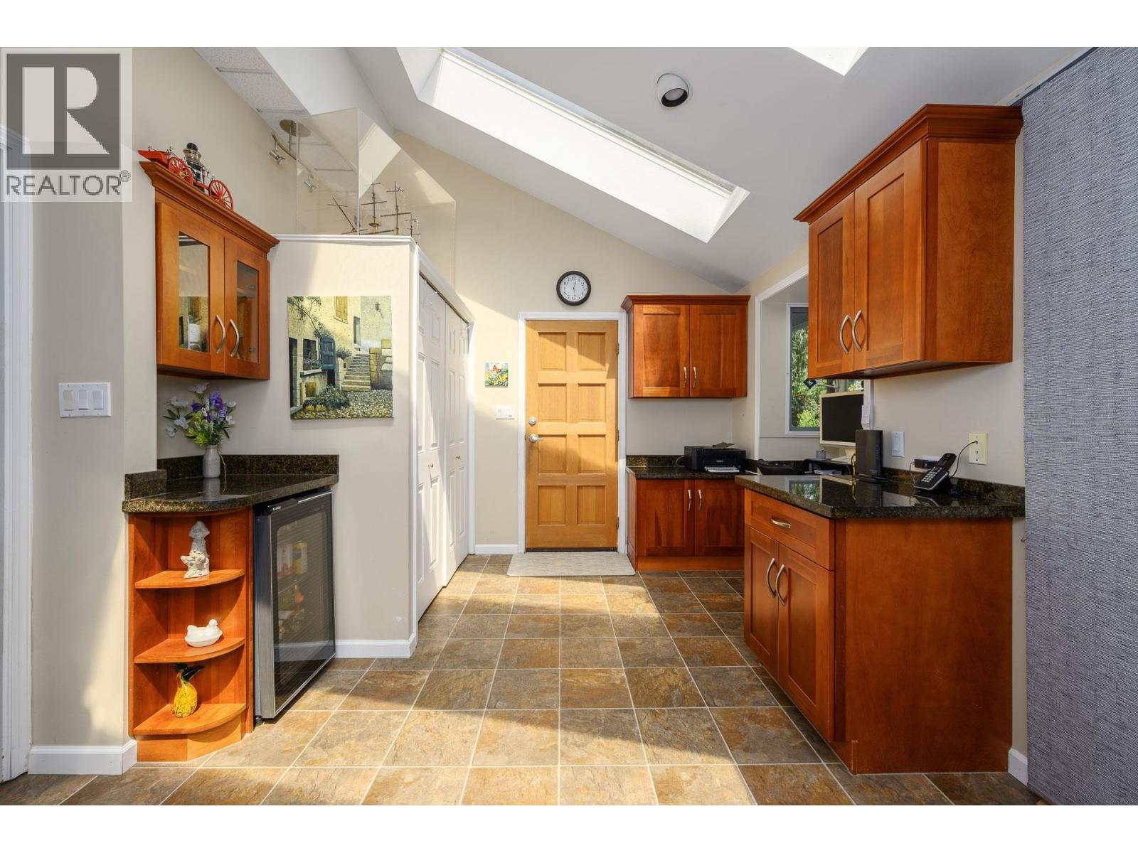 957 56a Street Property Photo 13