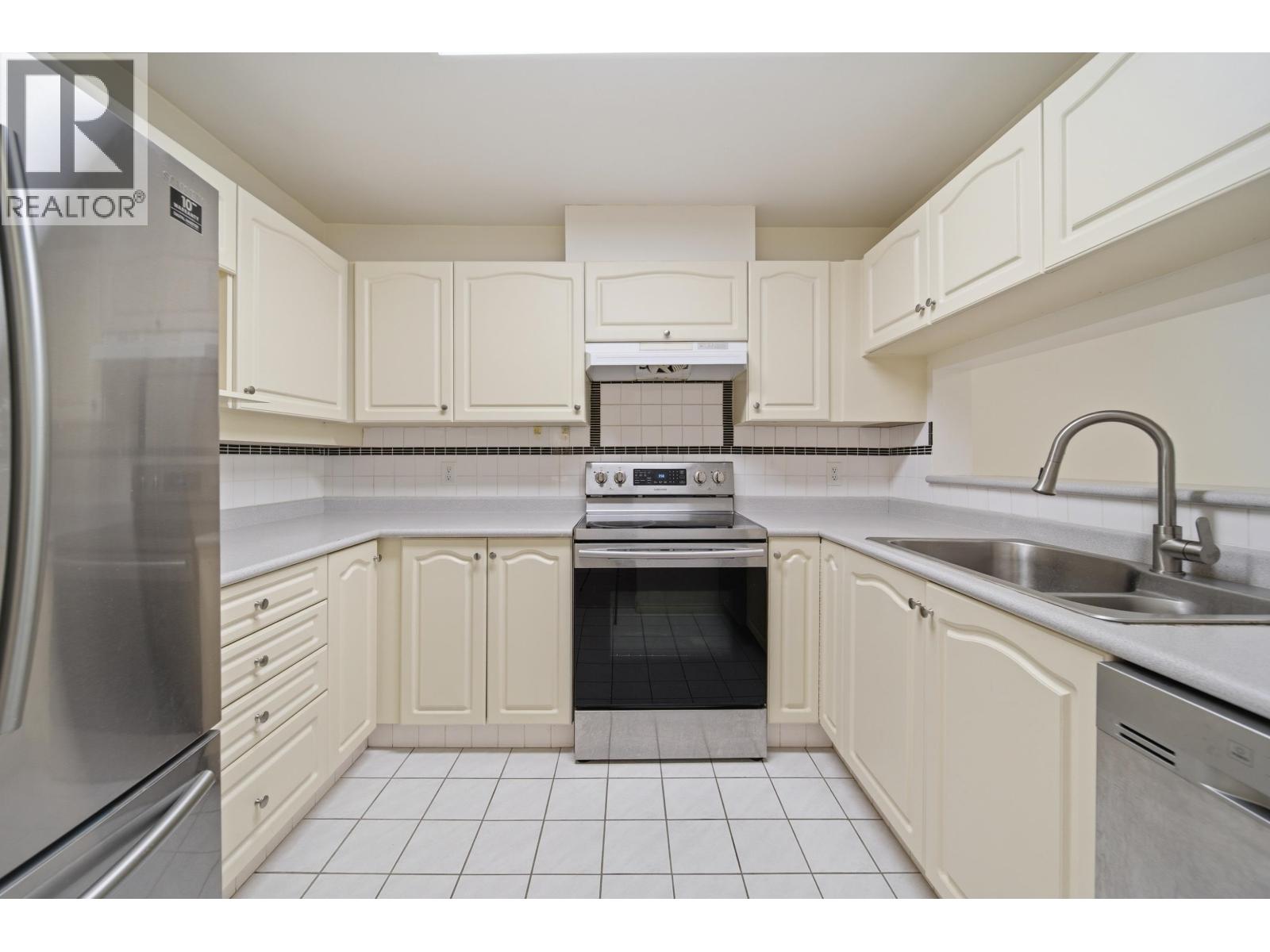 203 7326 Antrim Avenue Property Photo 6