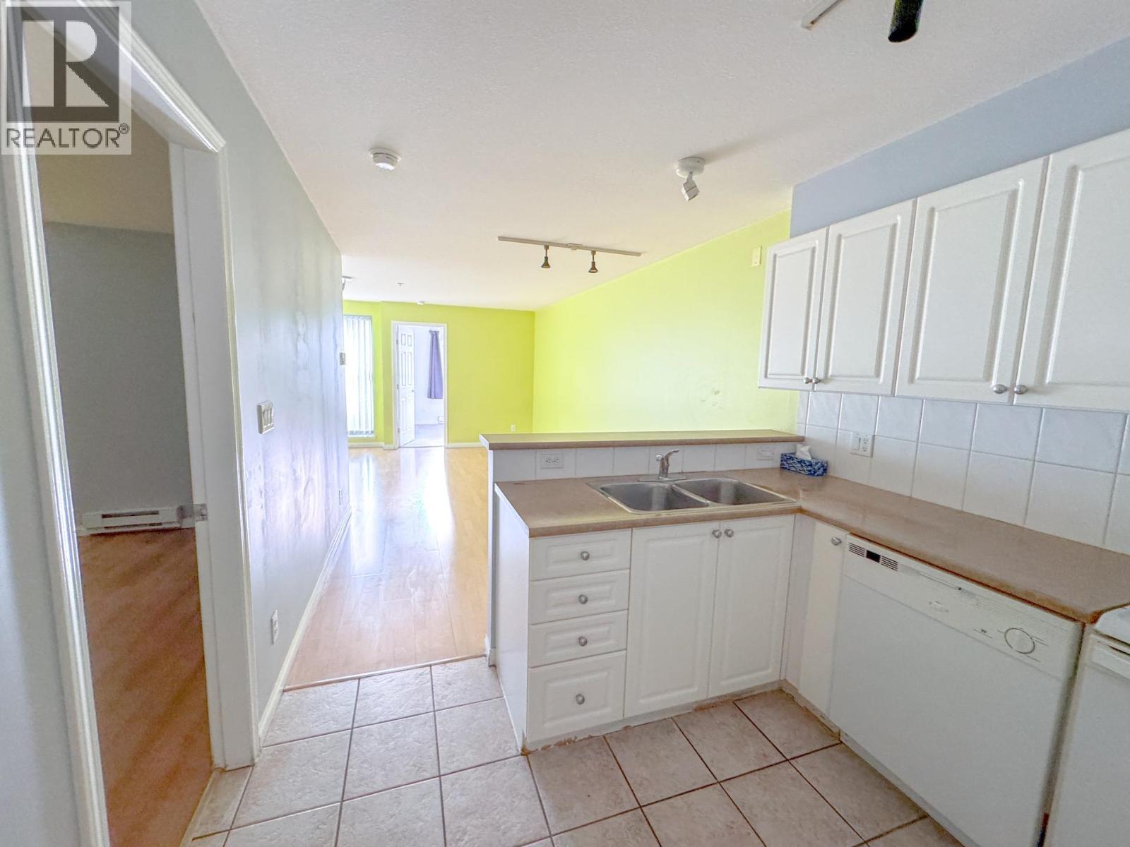 311 5555 Victoria Drive Property Photo 6