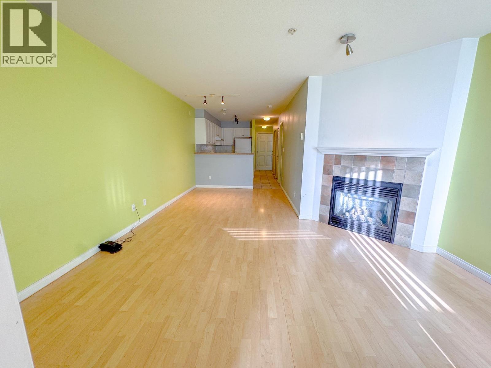 311 5555 Victoria Drive Property Photo 7