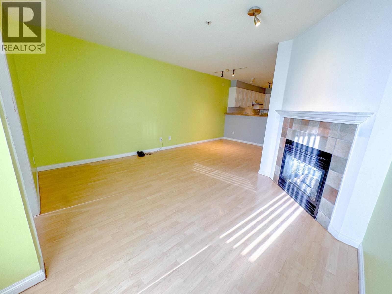 311 5555 Victoria Drive Property Photo 8