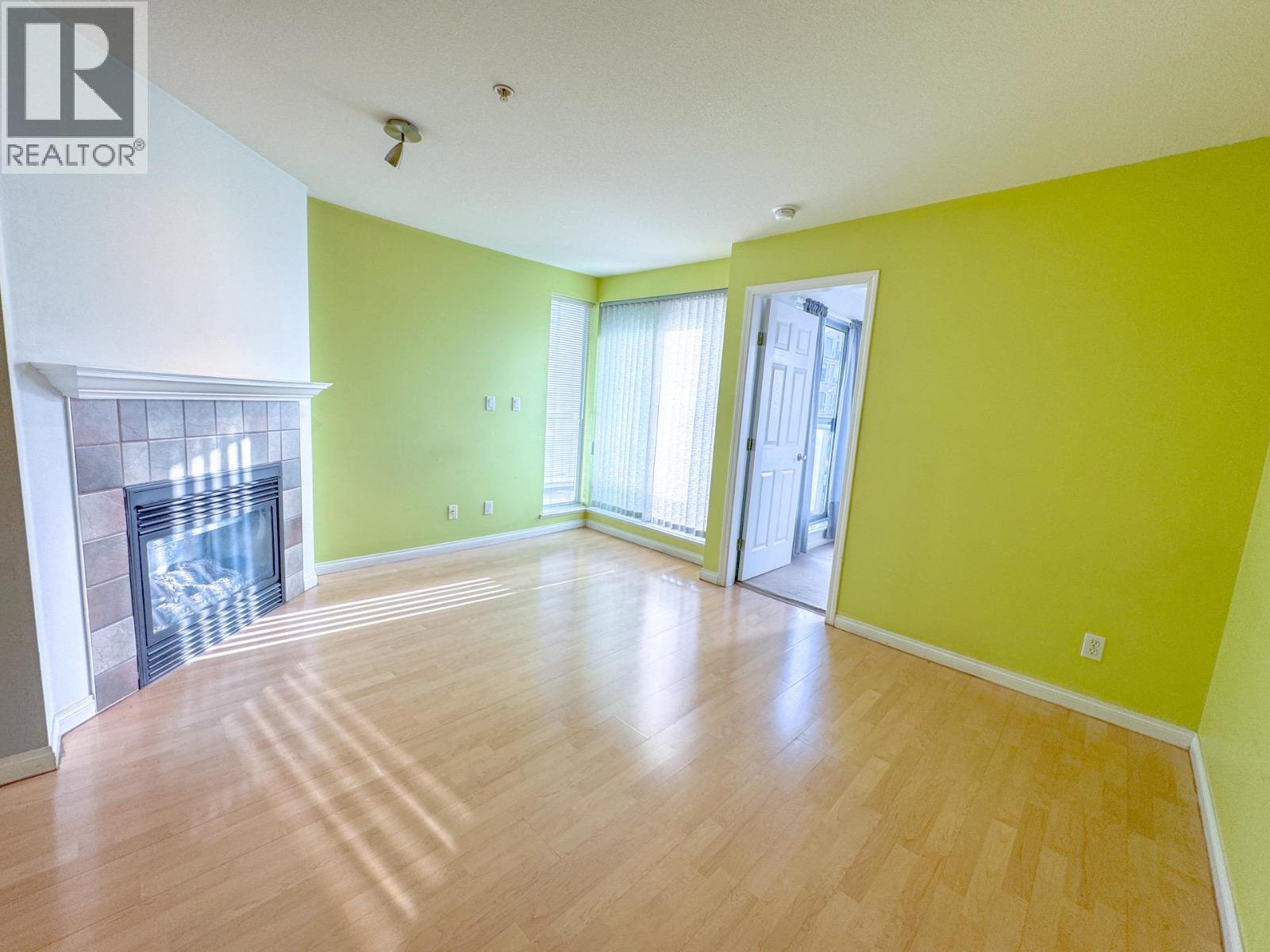 311 5555 Victoria Drive Property Photo 9