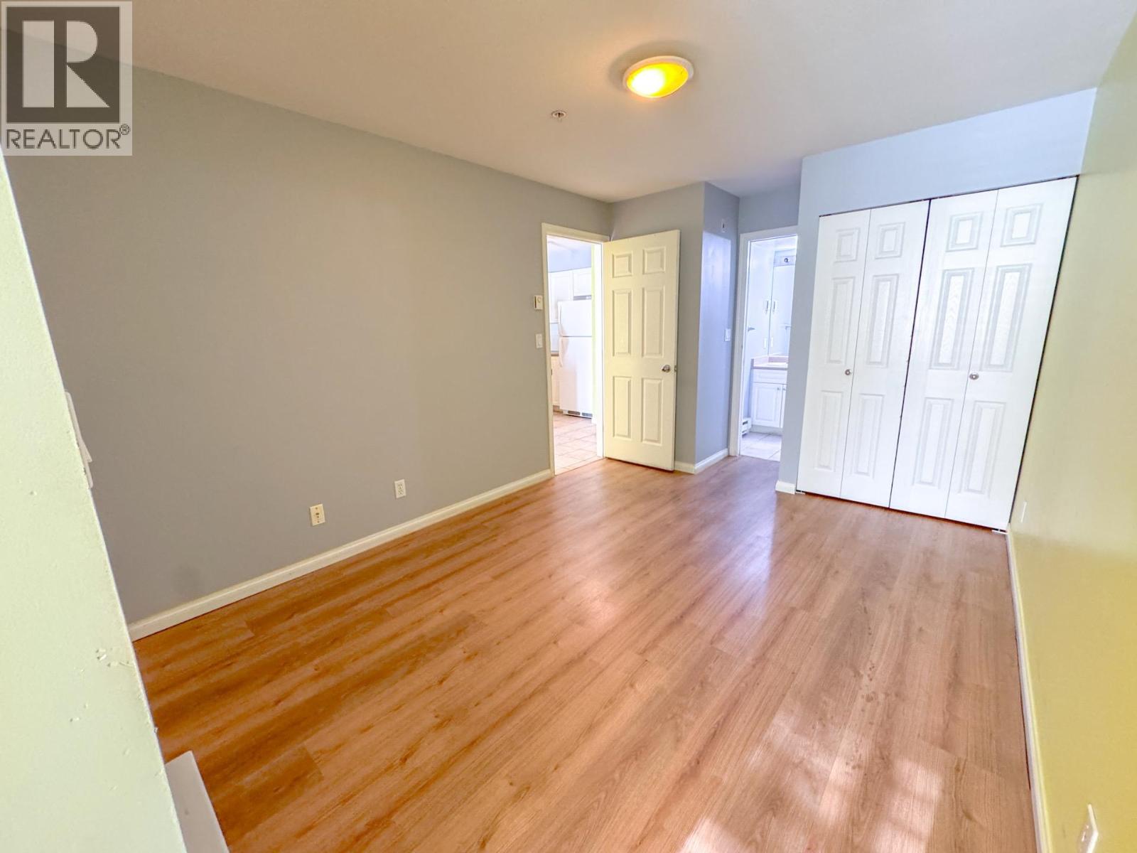 311 5555 Victoria Drive Property Photo 12