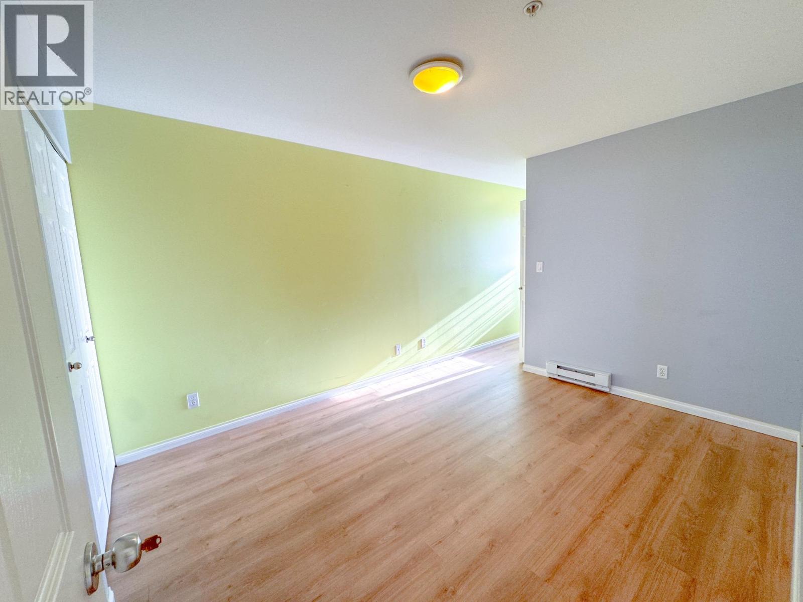311 5555 Victoria Drive Property Photo 13