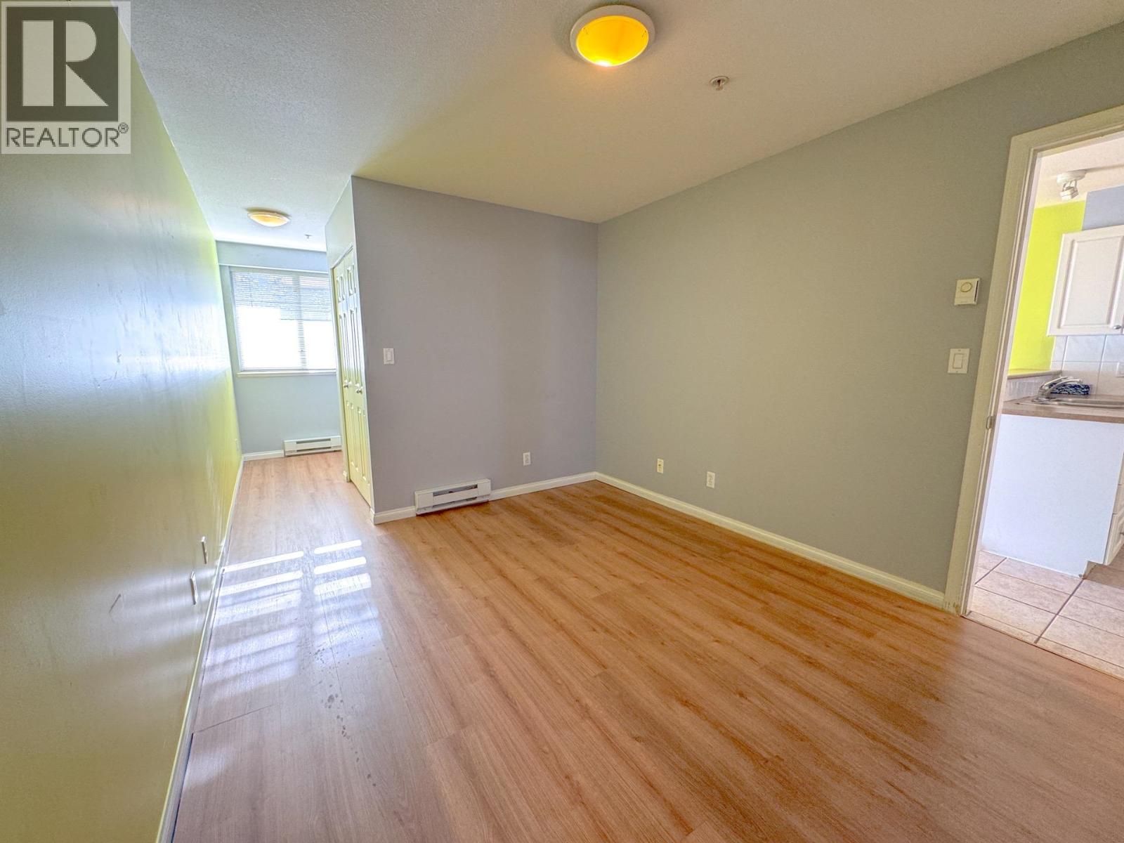 311 5555 Victoria Drive Property Photo 14