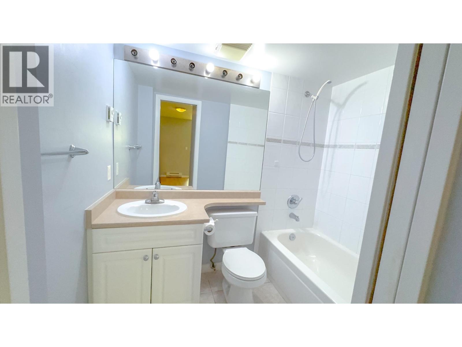 311 5555 Victoria Drive Property Photo 17