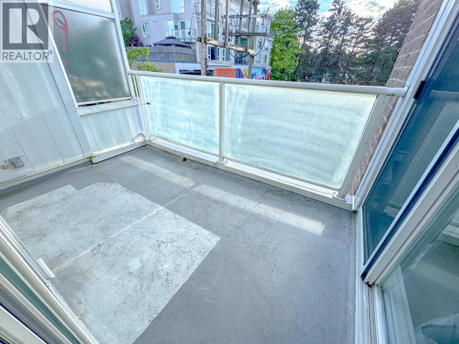 311 5555 Victoria Drive Property Photo 20
