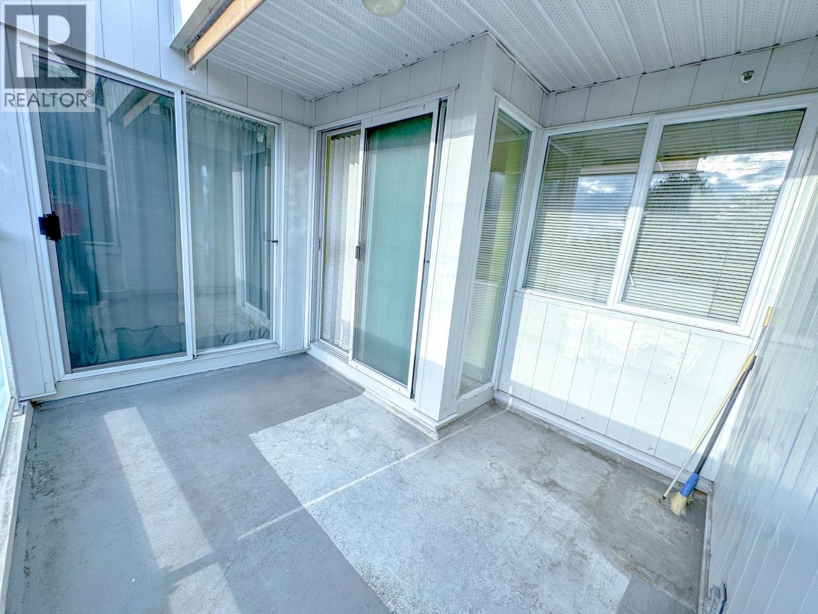 311 5555 Victoria Drive Property Photo 21
