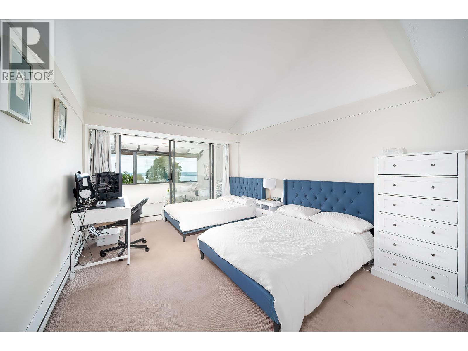 49 2202 Folkestone Way Property Photo 4