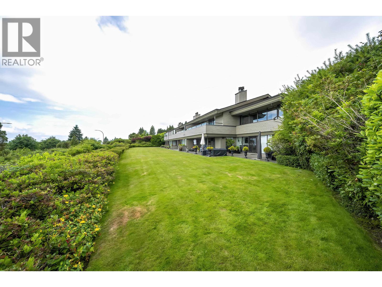 49 2202 Folkestone Way Property Photo 18