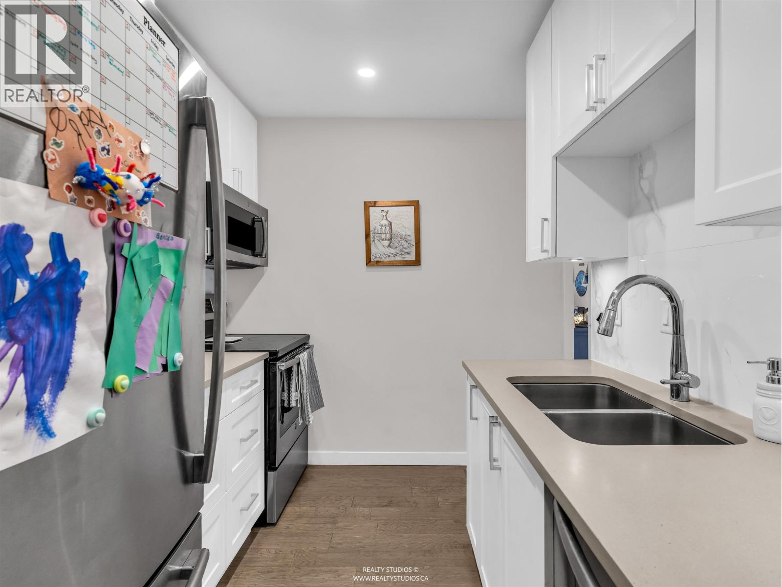 303 708 Eighth Avenue Property Photo 6