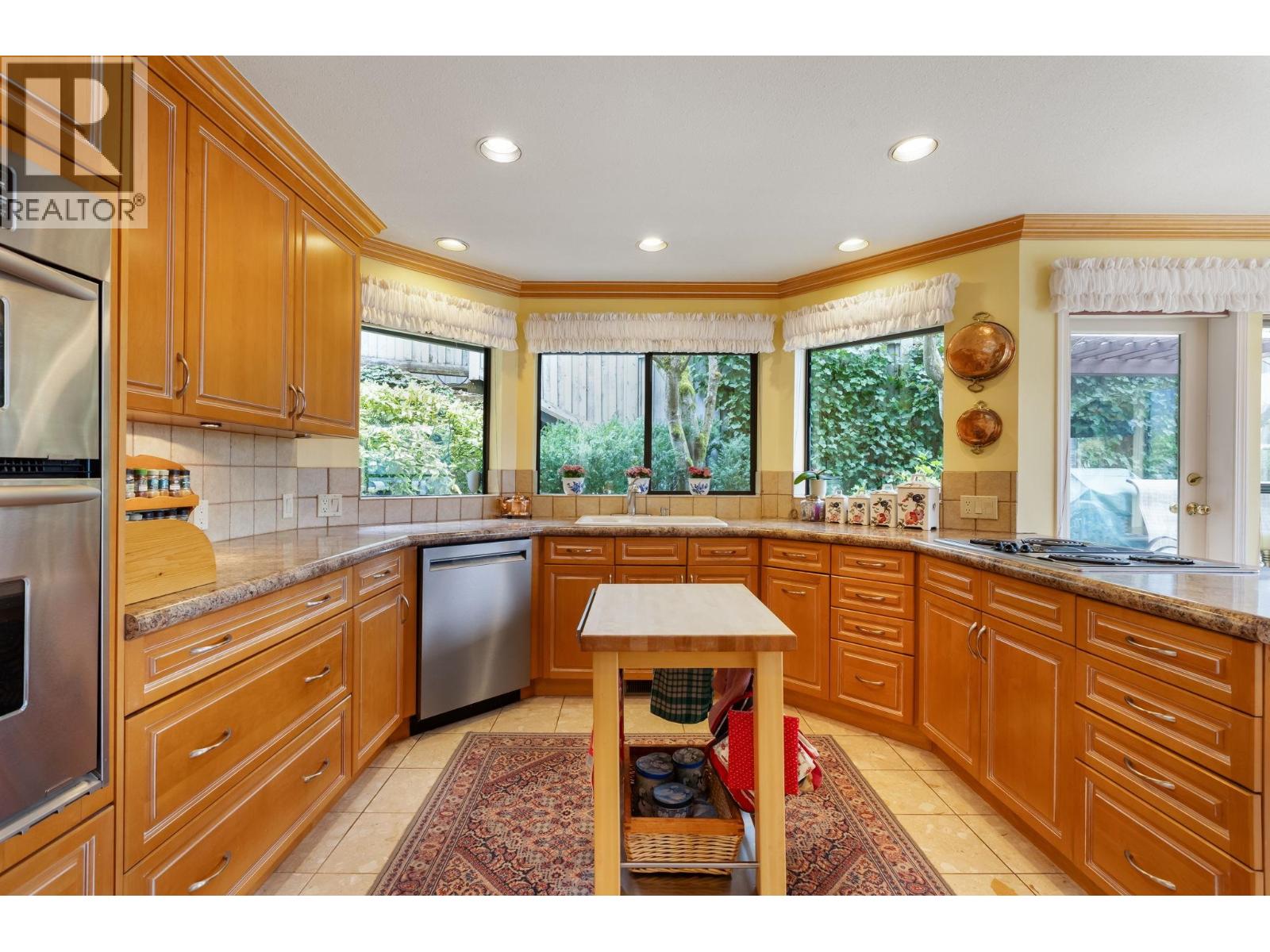 5180 Meadfeild Road Property Photo 3
