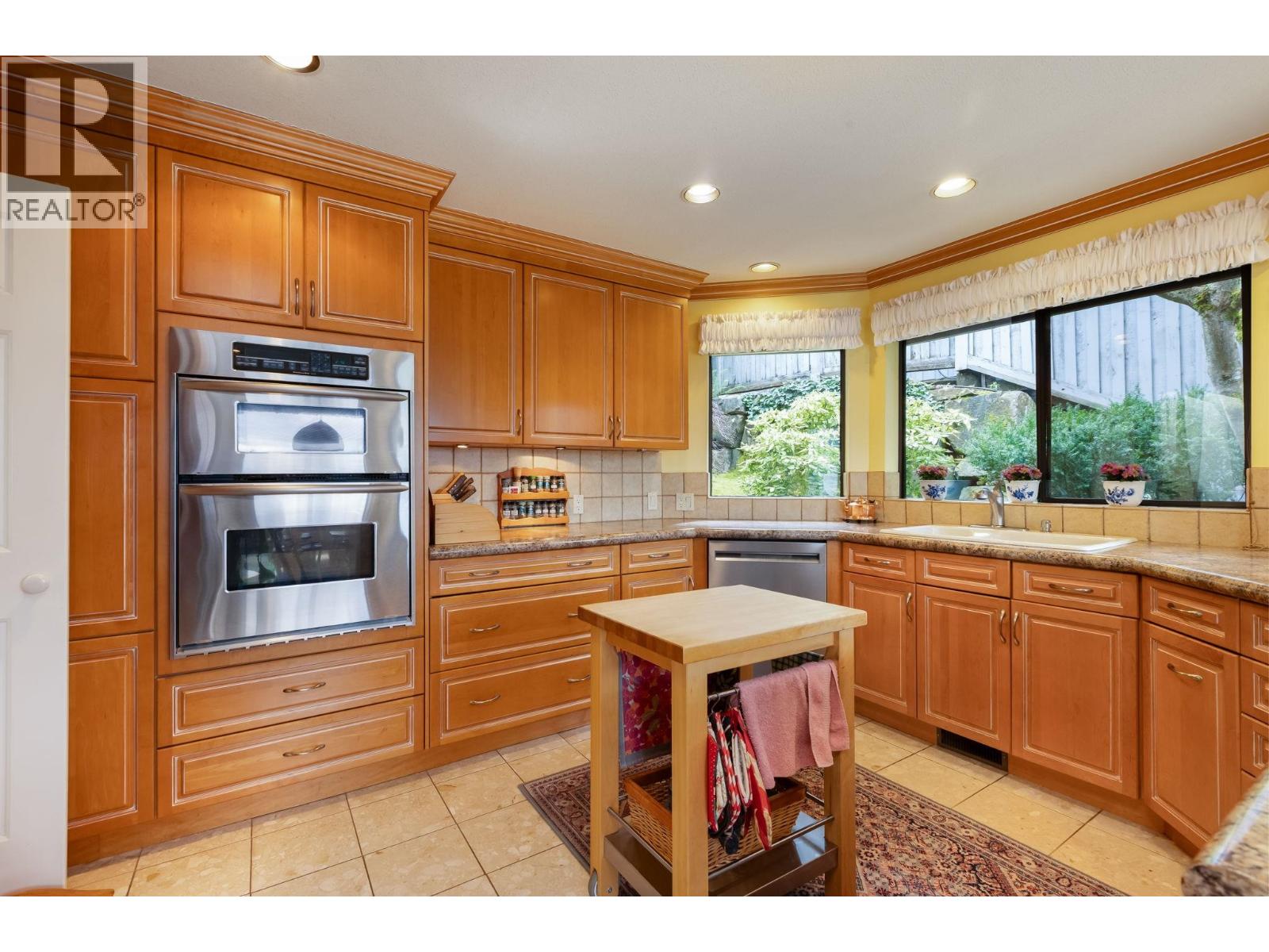 5180 Meadfeild Road Property Photo 4