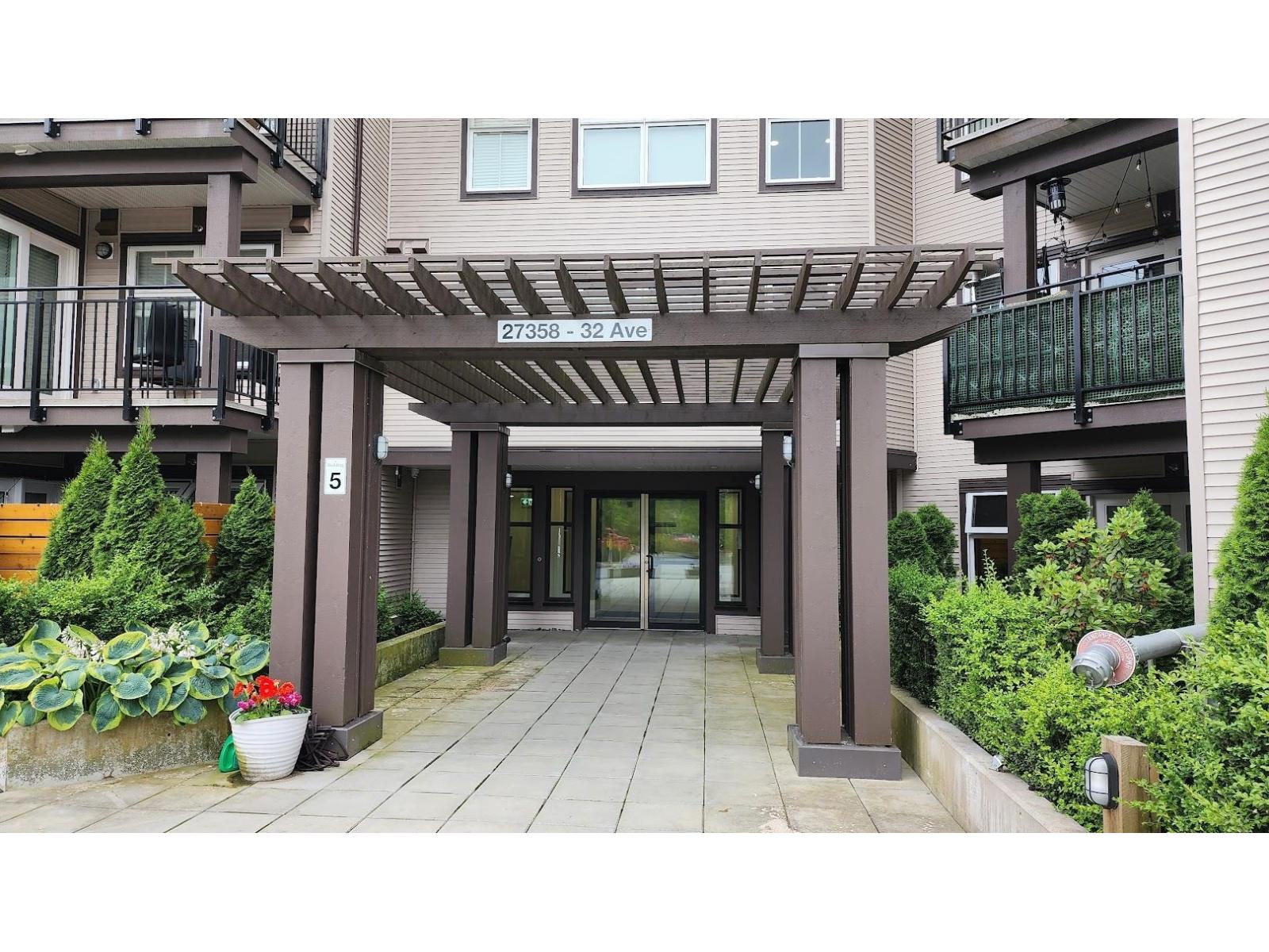 365 27358 32 Avenue Property Photo 2
