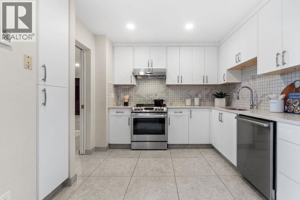 401 2015 Beach Avenue Property Photo 16