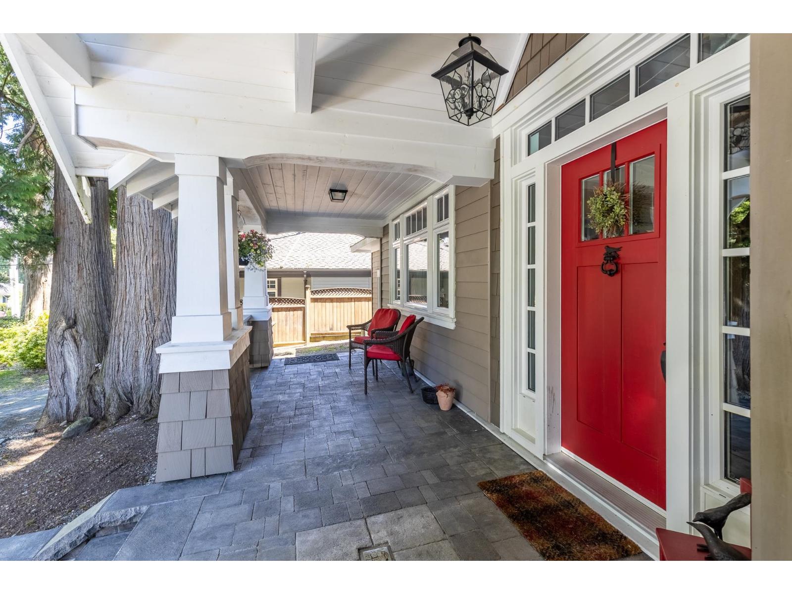 12522 26a Avenue Property Photo 3