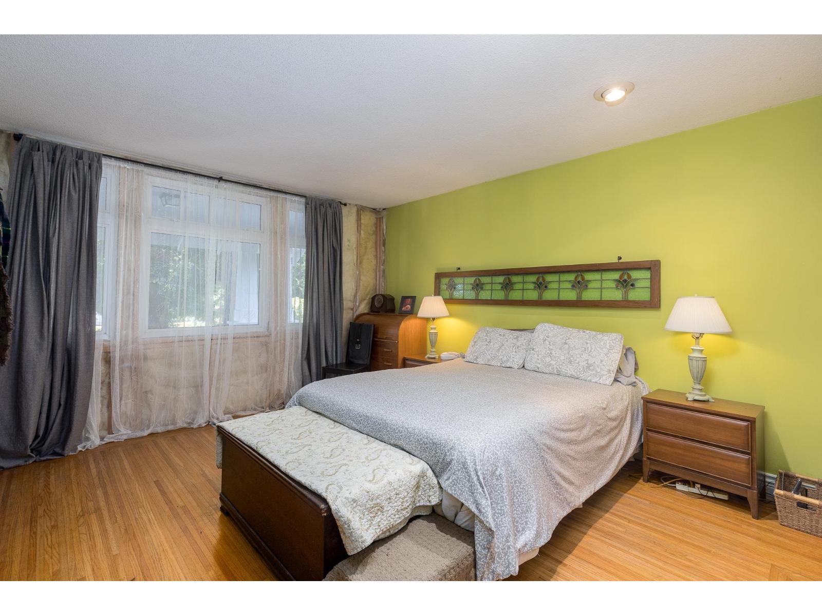 12522 26a Avenue Property Photo 14