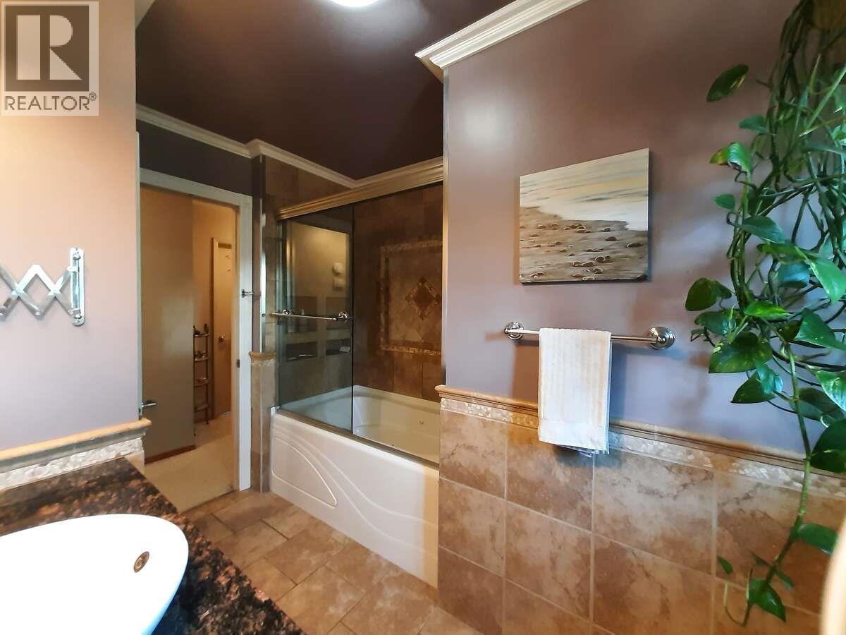 1323 7th Avenue Property Photo 16